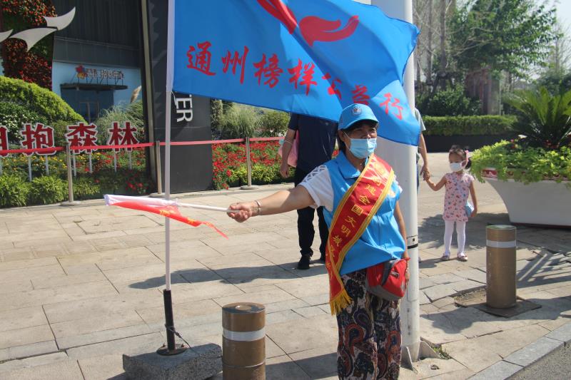 <strong>外国美女小逼逼流水</strong>